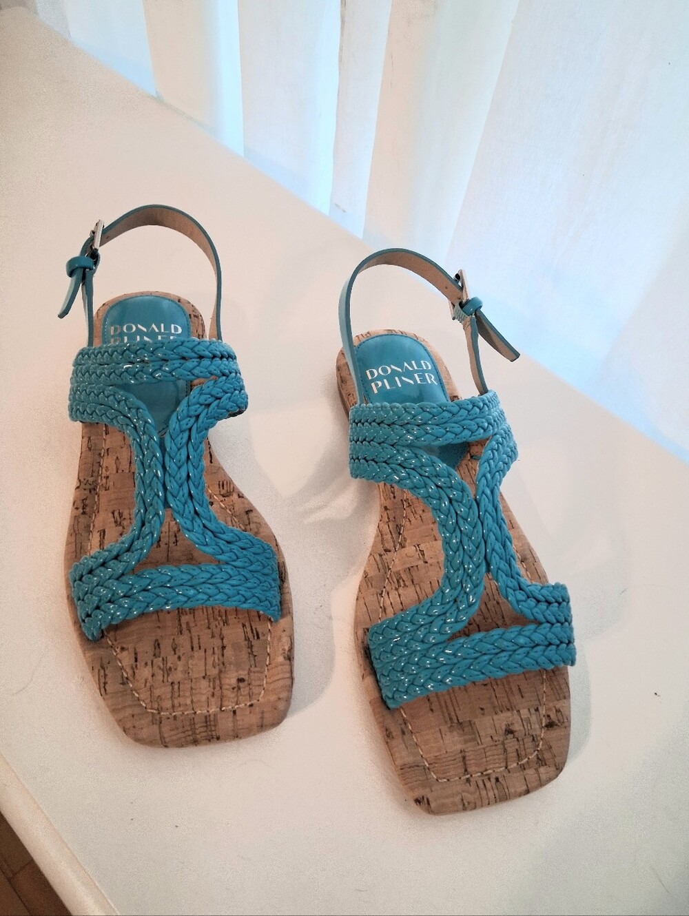 New in Box Donald J. Pliner Turquoise Crinkle Sandals 7M Retails $83